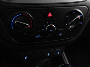 Седан Hyundai Solaris 2018 года, 1365000 рублей, Тюмень