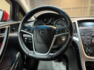 Хетчбэк Opel Astra GTC 2012 года, 857000 рублей, Красноярск