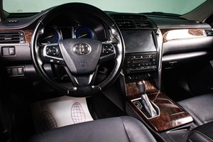 Седан Toyota Camry 2017 года, 2679000 рублей, Сургут