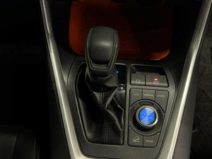 Внедорожник Toyota RAV4 2019 года, 3497000 рублей, Красноярск