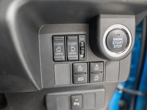 Минивэн Toyota Roomy 2019 года, 1075000 рублей, Красноярск