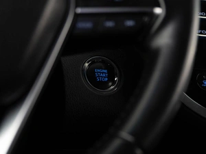 Седан Toyota Camry 2020 года, 2299050 рублей, Москва