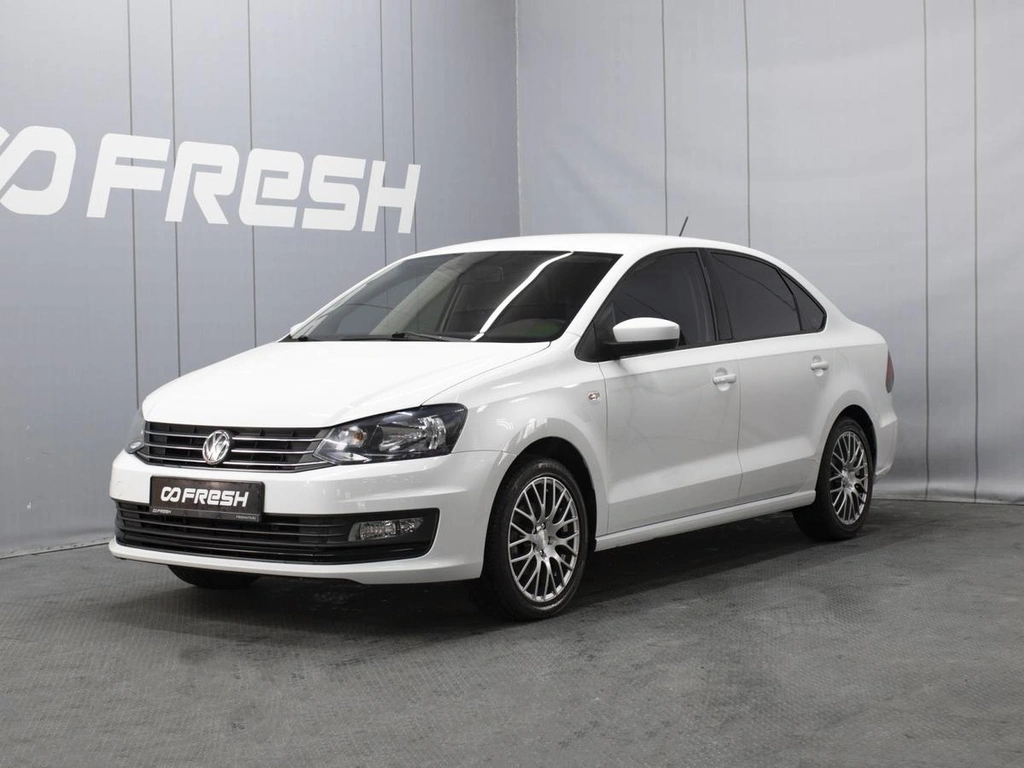 Седан Volkswagen Polo 2018 года, 1140000 рублей, Омск