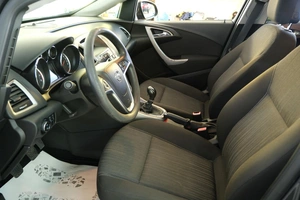 Хетчбэк Opel Astra 2012 года, 919000 рублей, Омск