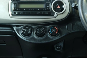 Хетчбэк Toyota Vitz 2011 года, 769000 рублей, Омск