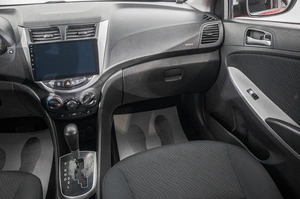 Седан Hyundai Solaris 2011 года, 899000 рублей, Барнаул