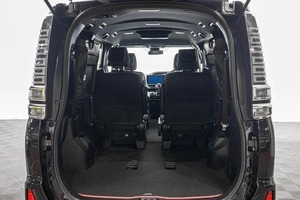 Минивэн Toyota Voxy 2018 года, 2649000 рублей, Барнаул