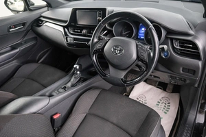 Внедорожник Toyota C-HR 2018 года, 2199000 рублей, Красноярск