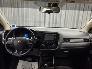 Внедорожник Mitsubishi Outlander 2015 года, 1950000 рублей, Красноярск