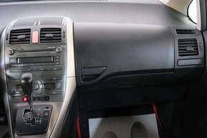 Хетчбэк Toyota Auris 2007 года, 719000 рублей, Омск
