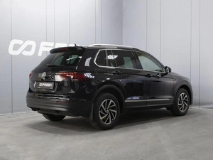 Внедорожник Volkswagen Tiguan 2018 года, 2385000 рублей, Омск