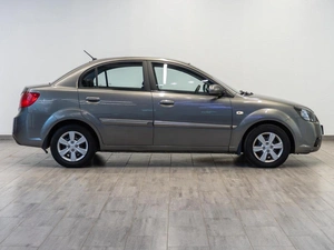 Седан Kia Rio 2010 года, 599000 рублей, Саратов
