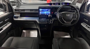 Минивэн Honda Stepwgn Spada 2018 года, 1997000 рублей, Красноярск