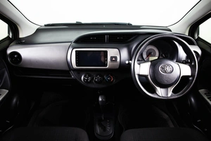 Хетчбэк Toyota Vitz 2016 года, 819000 рублей, Пермь