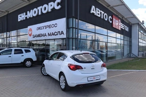 Хэтчбек Opel Astra 2014 года, 900000 рублей, Мирное