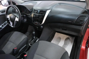 Седан Hyundai Solaris 2011 года, 769000 рублей, Омск