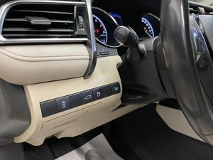 Седан Toyota Camry 2019 года, 2850000 рублей, Красноярск