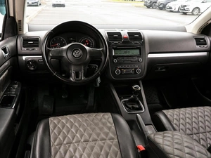 Седан Volkswagen Jetta 2010 года, 679000 рублей, Волгоград