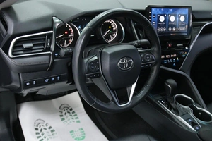 Седан Toyota Camry 2021 года, 3100000 рублей, Солонцы