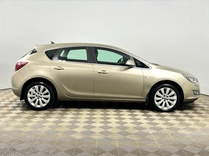 Хетчбэк Opel Astra 2011 года, 779900 рублей, Казань