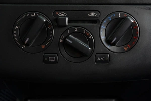 Хетчбэк Nissan Tiida 2010 года, 880000 рублей, Омск