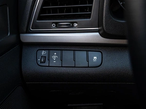 Седан Hyundai Elantra 2017 года, 1330000 рублей, Краснодар