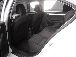 Лифтбек Skoda Octavia 2015 года, 1599000 рублей, Красный Пахарь
