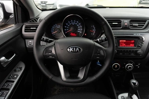 Седан Kia Rio 2013 года, 849000 рублей, Саратов