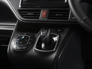 Минивэн Toyota Voxy 2014 года, 1730000 рублей, Омск