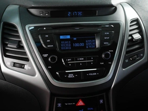 Седан Hyundai Elantra 2015 года, 1180000 рублей, Красный Пахарь