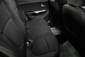 Хетчбэк Kia Rio 2013 года, 819000 рублей, Сургут
