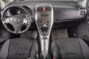 Хетчбэк Toyota Auris 2007 года, 699000 рублей, Томск