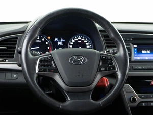 Седан Hyundai Elantra 2017 года, 1587077 рублей, Москва