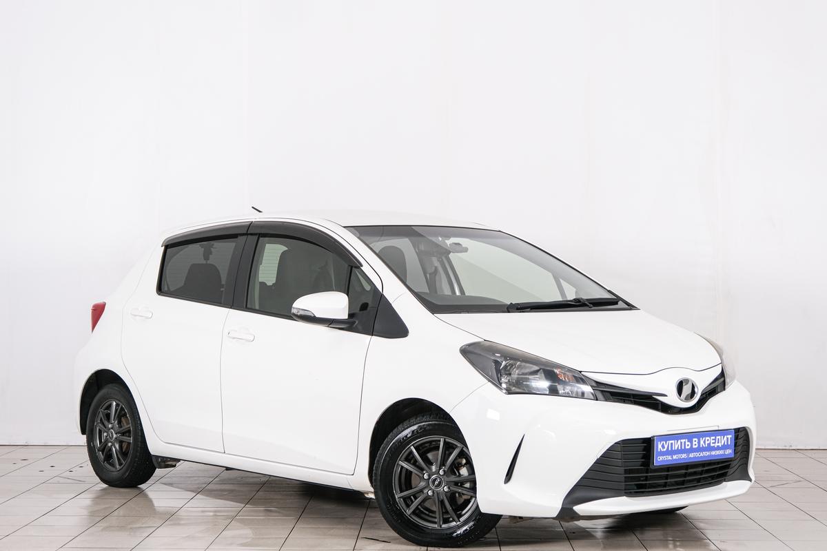 Хетчбэк Toyota Vitz 2016 года, 929000 рублей, Красноярск