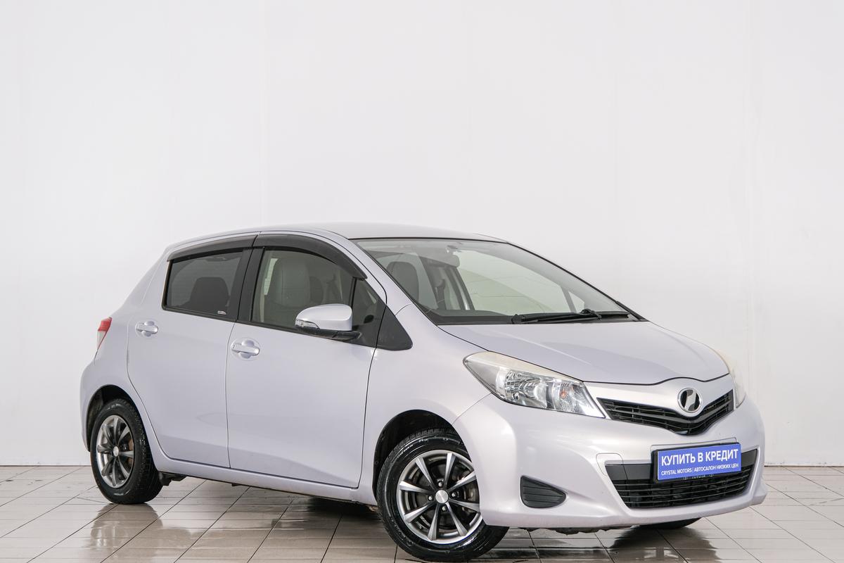 Хетчбэк Toyota Vitz 2013 года, 739000 рублей, Красноярск