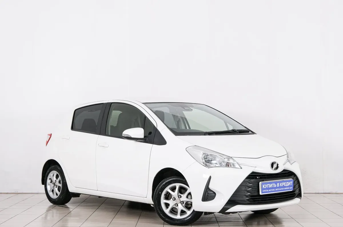 Хетчбэк Toyota Vitz 2019 года, 989000 рублей, Красноярск