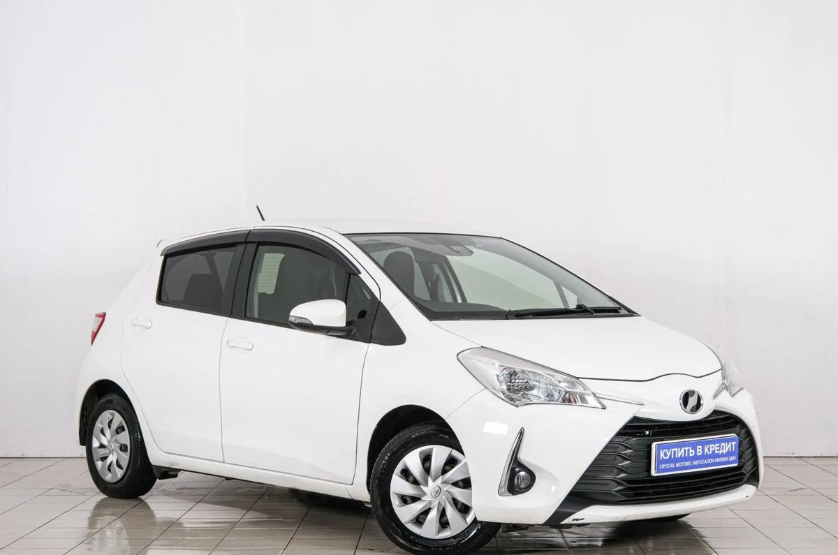Хетчбэк Toyota Vitz 2017 года, 889000 рублей, Красноярск