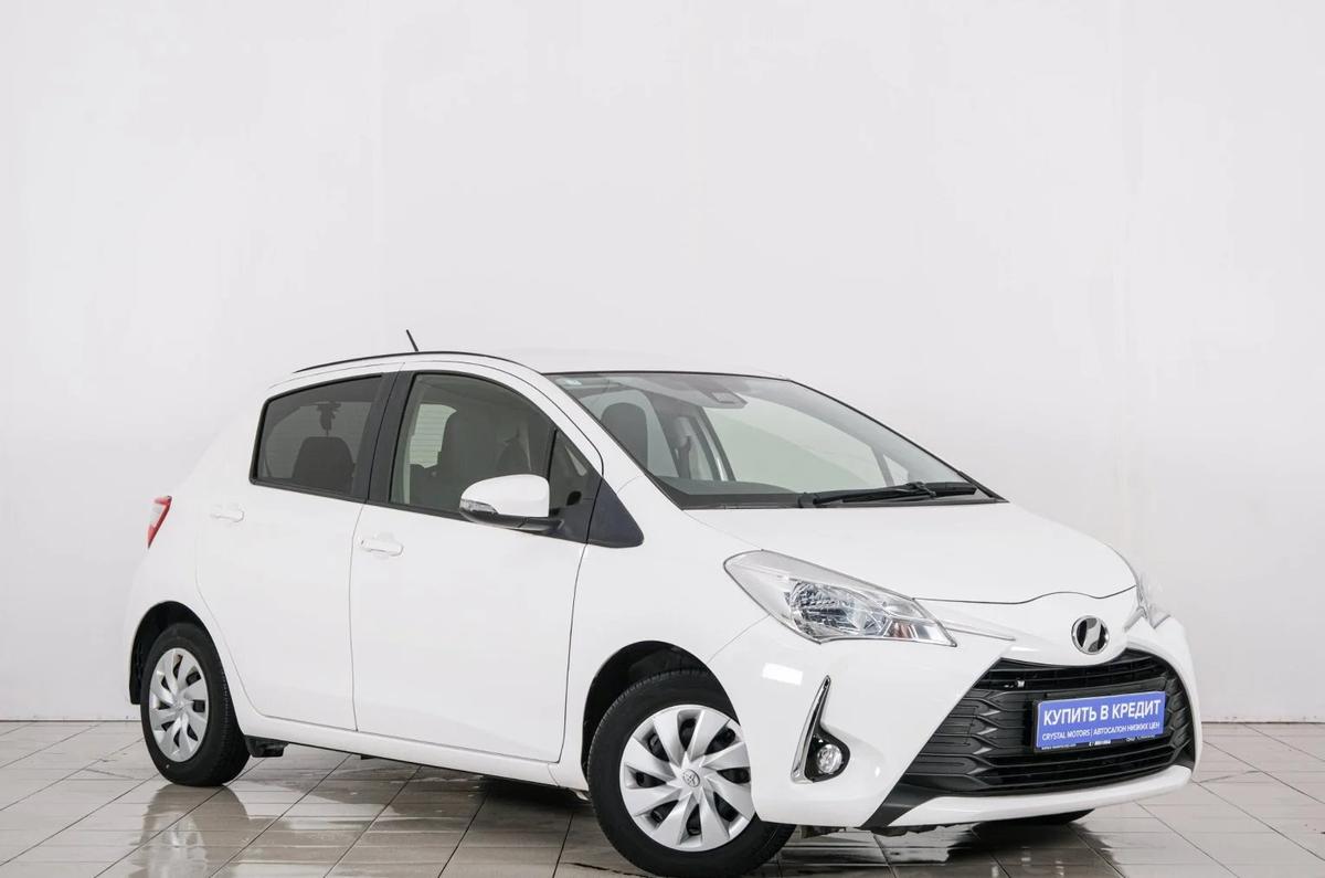 Хетчбэк Toyota Vitz 2019 года, 959000 рублей, Красноярск