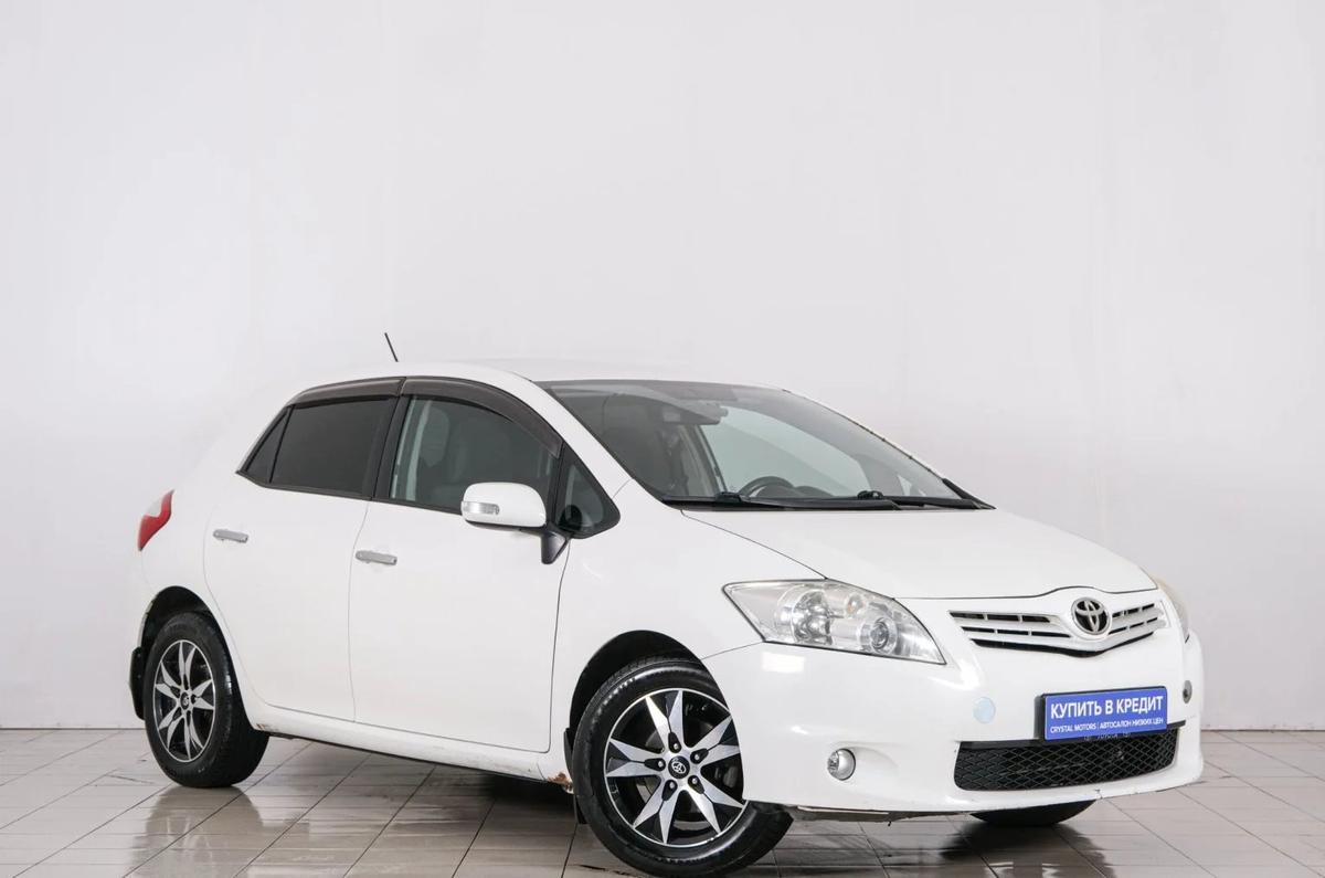 Хетчбэк Toyota Auris 2010 года, 879000 рублей, Красноярск