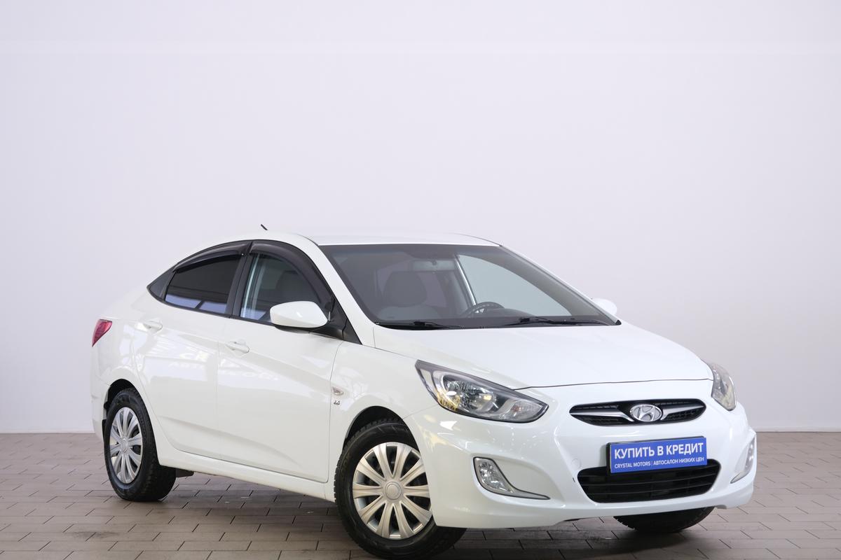Седан Hyundai Solaris 2013 года, 819000 рублей, Омск