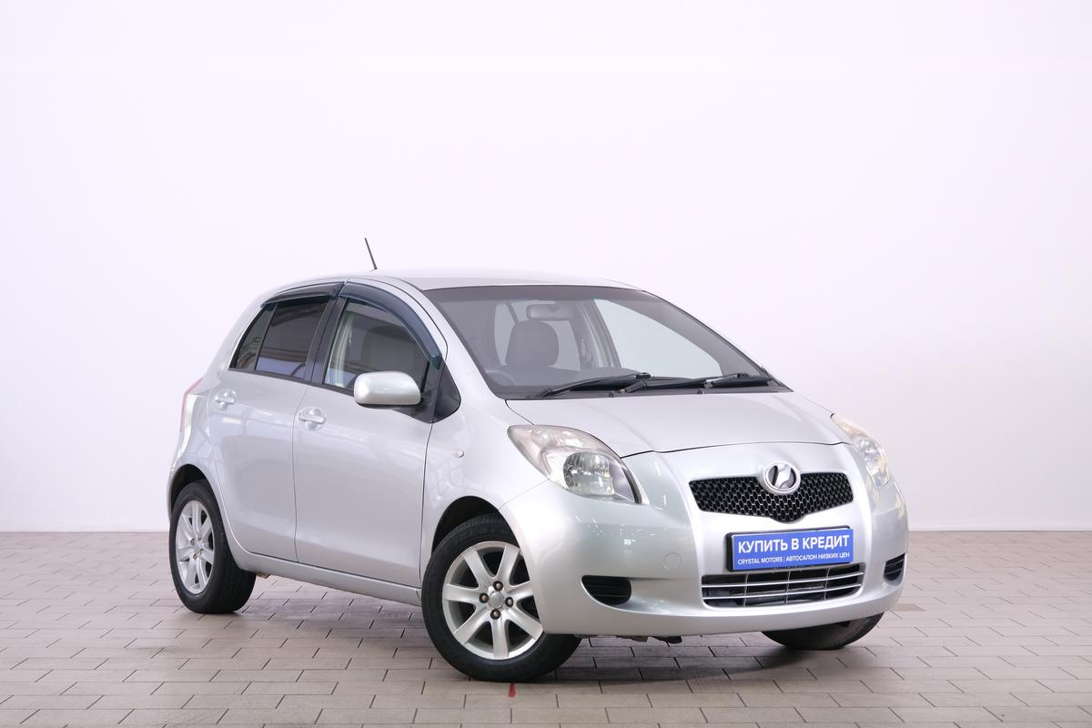 Хетчбэк Toyota Vitz 2005 года, 559000 рублей, Омск