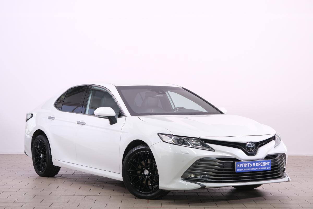 Седан Toyota Camry 2019 года, 1989000 рублей, Омск