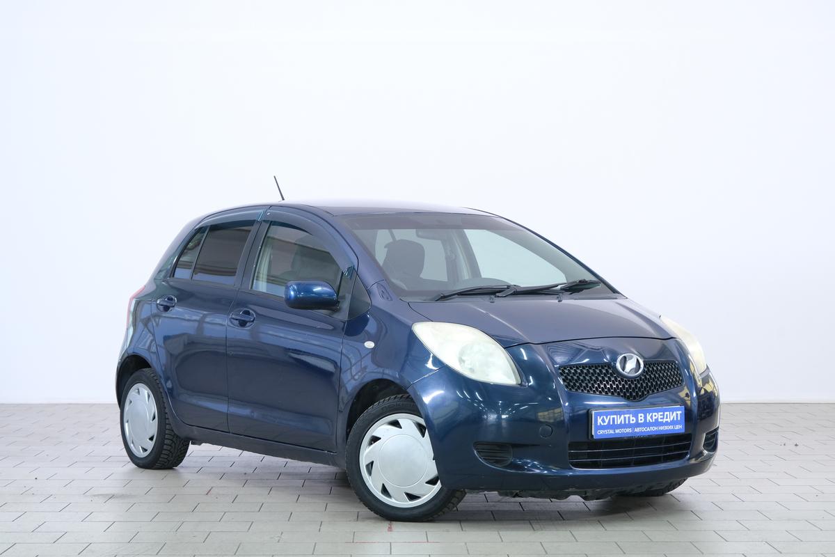 Хетчбэк Toyota Vitz 2005 года, 489000 рублей, Омск