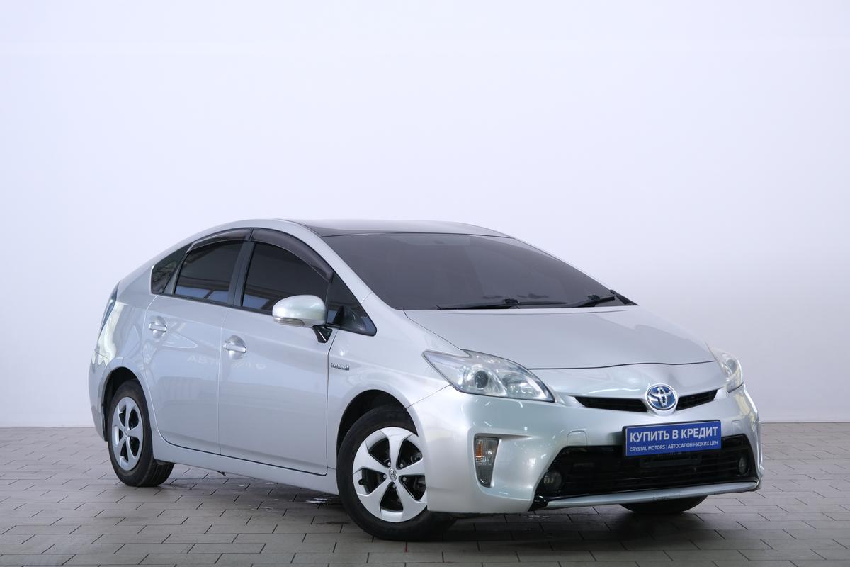 Лифтбек Toyota Prius 2015 года, 1309000 рублей, Омск