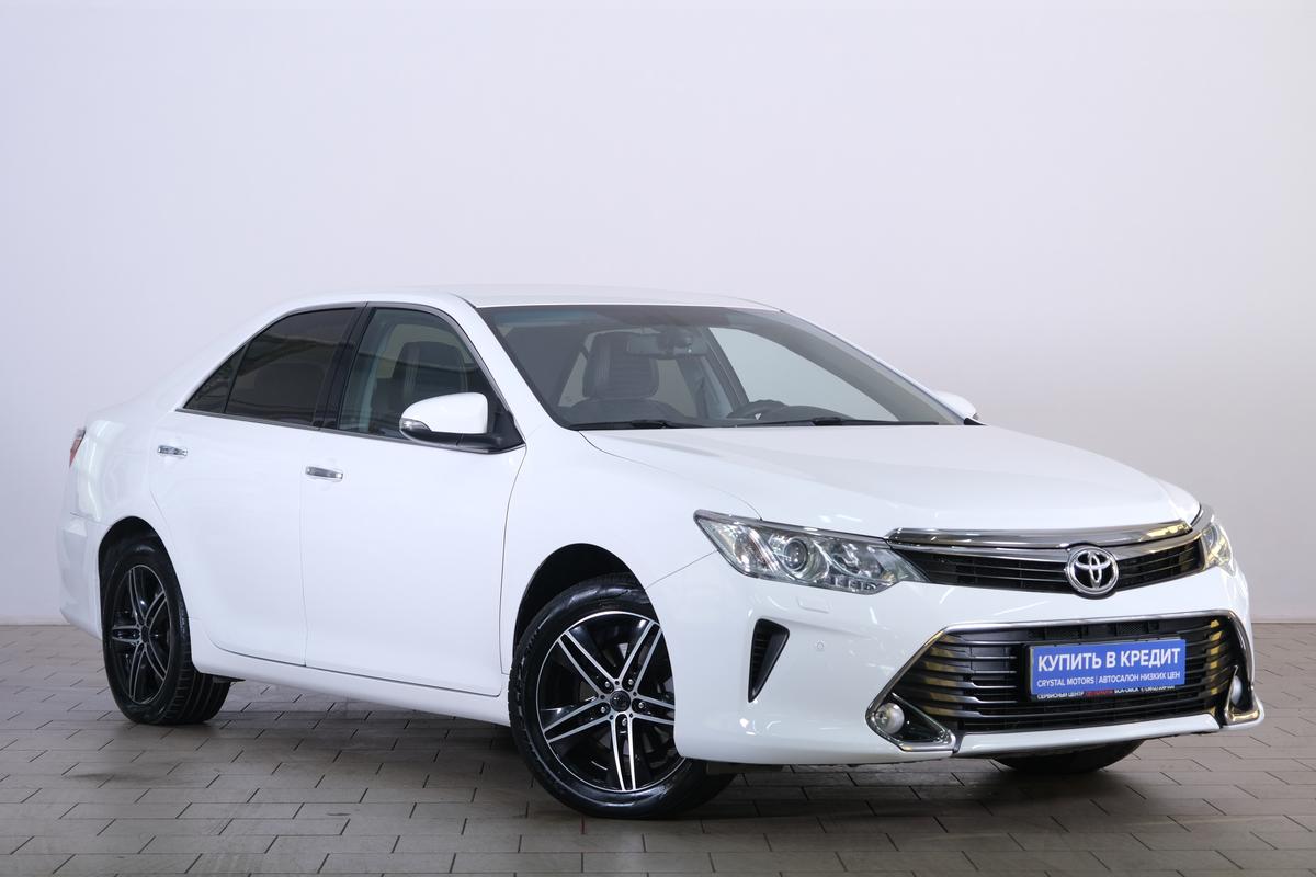 Седан Toyota Camry 2016 года, 2299000 рублей, Омск