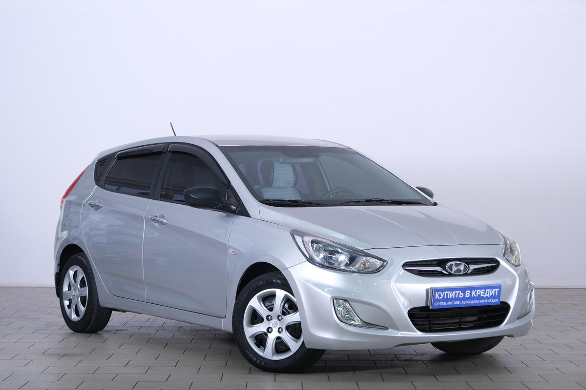 Хетчбэк Hyundai Solaris 2013 года, 919000 рублей, Омск