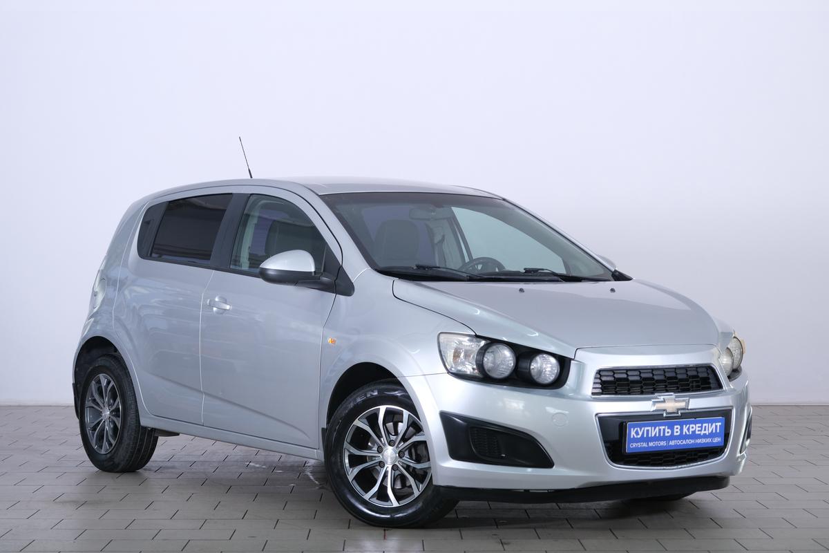 Хетчбэк Chevrolet Aveo 2013 года, 679000 рублей, Омск