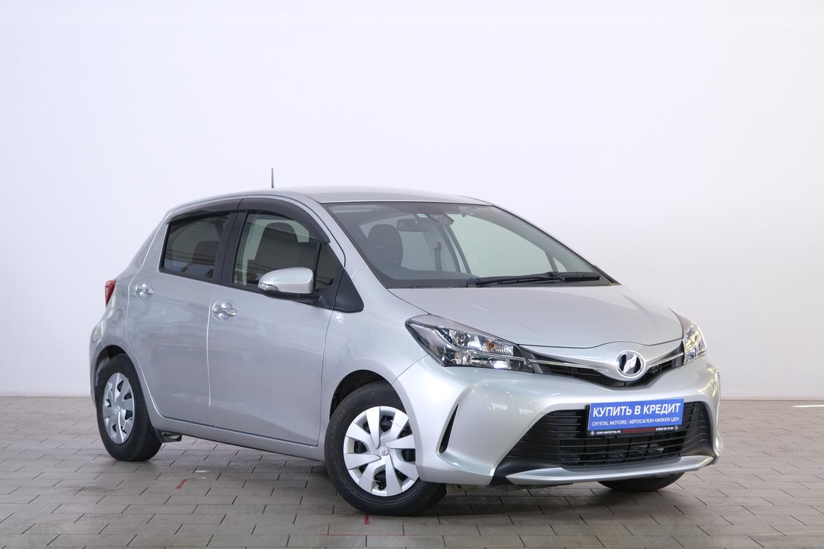Хетчбэк Toyota Vitz 2015 года, 1199000 рублей, Омск