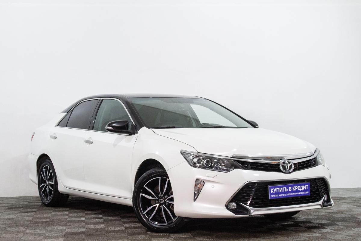 Седан Toyota Camry 2017 года, 2029000 рублей, Сургут