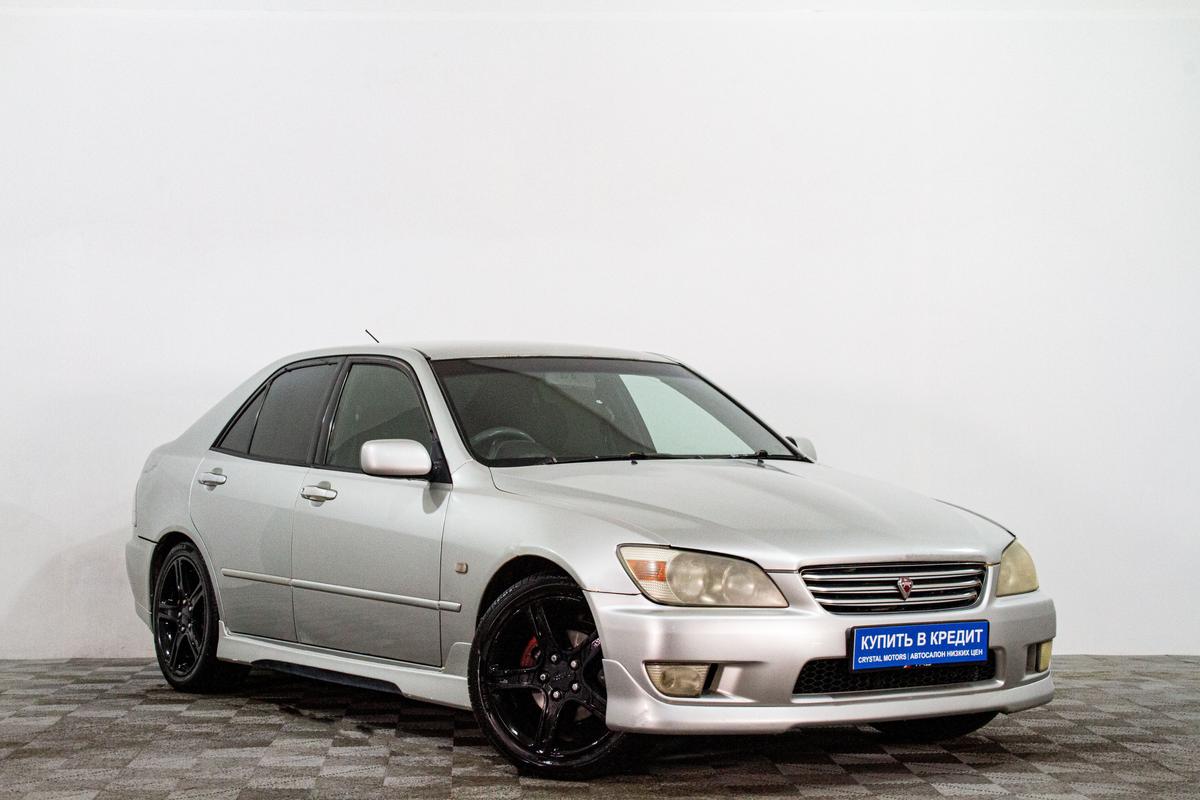 Седан Toyota Altezza 1999 года, 609000 рублей, Сургут